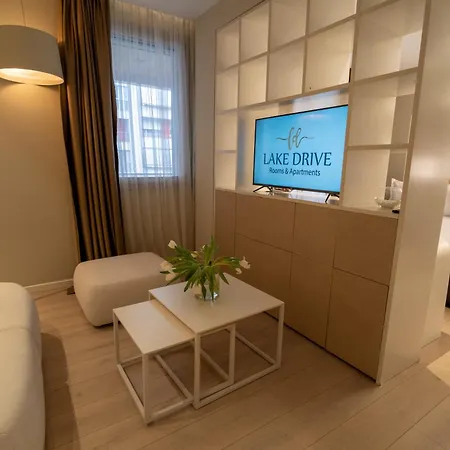 アパートホテル Drive Rooms&apartments ティラナ