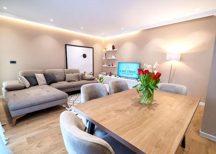 Drive Rooms&apartments 4* 地拉那